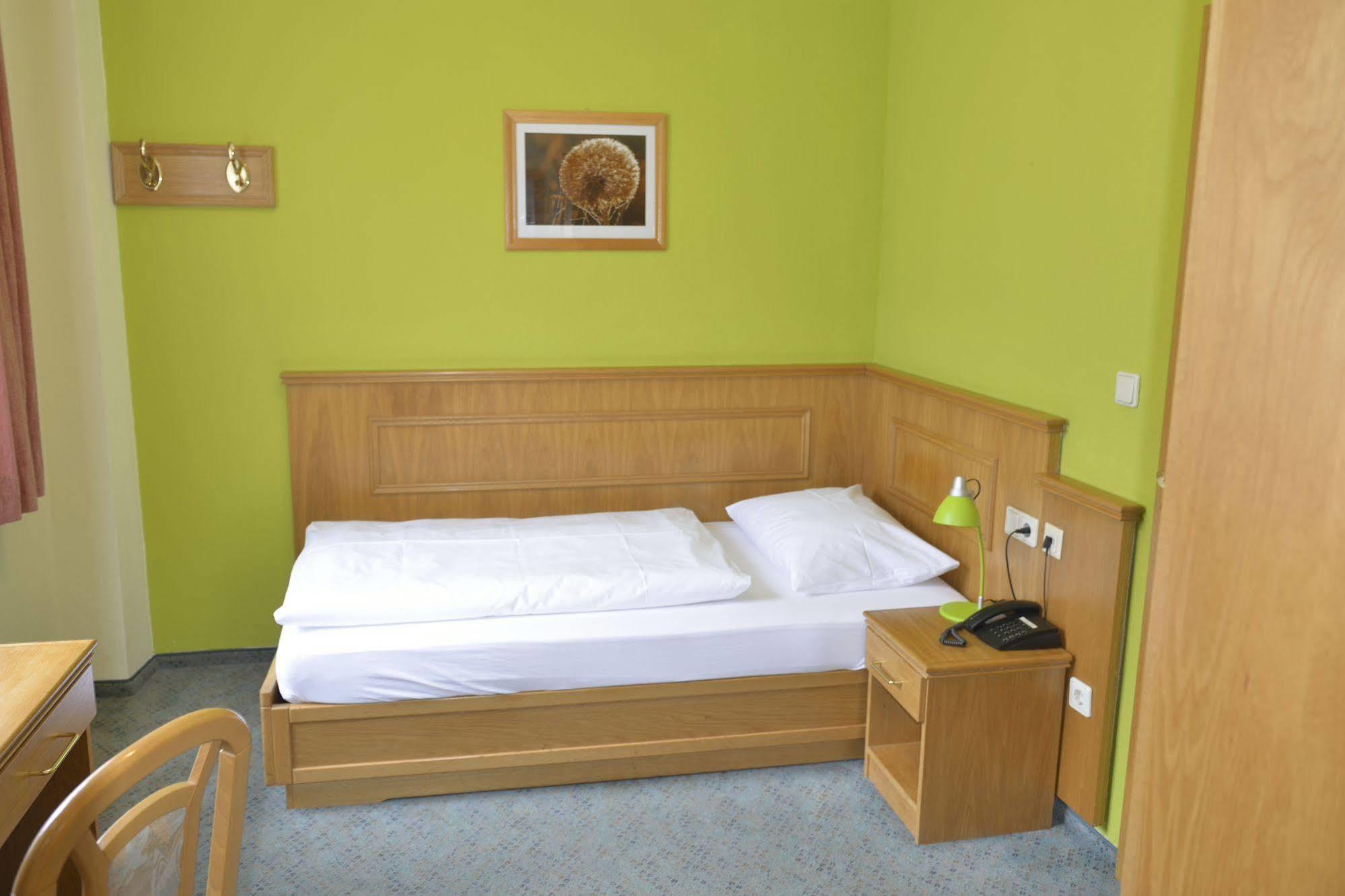 Land- Und Golfhotel Alte Fliegerschule Eisenach Kültér fotó
